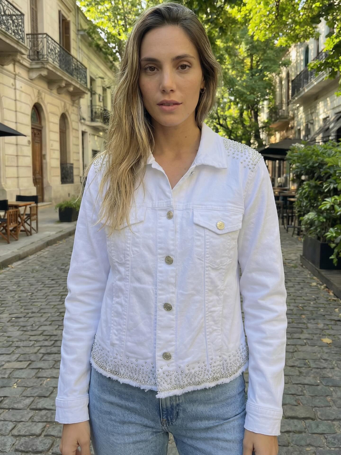 Campera blanca puntilla